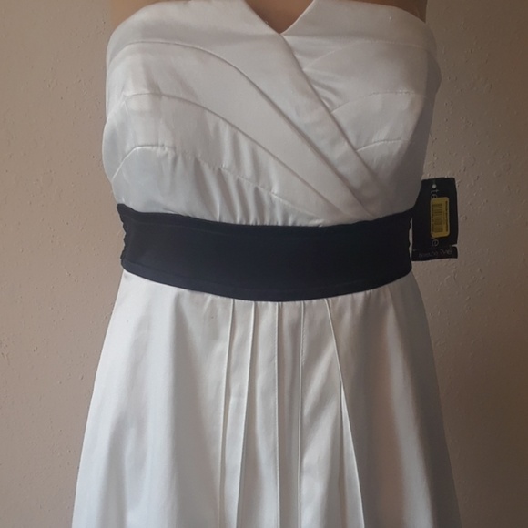 Teezeme Strapless Party/Prom/Wedding Dress - Picture 4 of 7